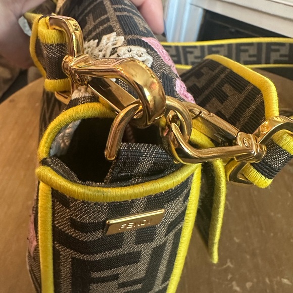 Fendi Zucca Floral Embroidered Baguette Medium - Picture 9 of 16